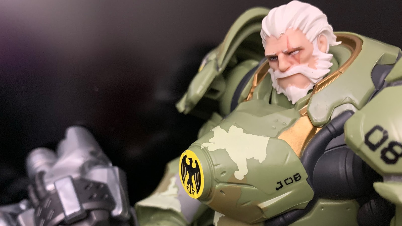Illustration for article titled Hasbro's New Overwatch Figure Shows Off Reinhardt's Pretty Face